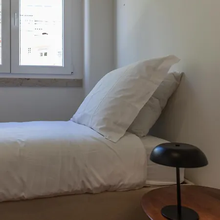 Alvalade 58 - Charming 2 Bedroom With Ac Near The Airport And Center Lägenhet